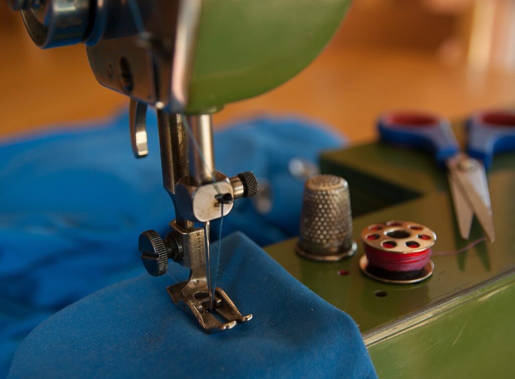 sewing, sewing machine, thimble-1896454.jpg